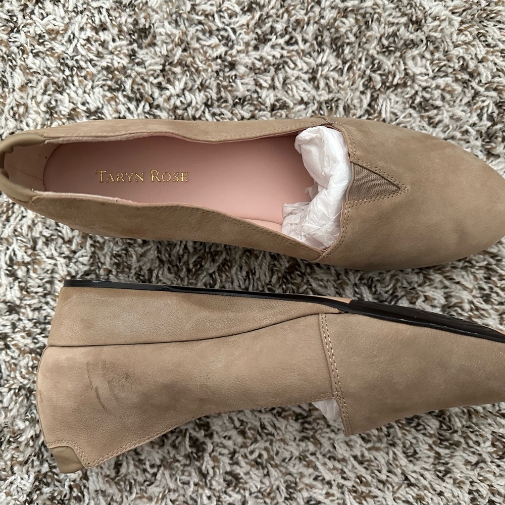 TARYN ROSE NUDE FLATS / Gently worn